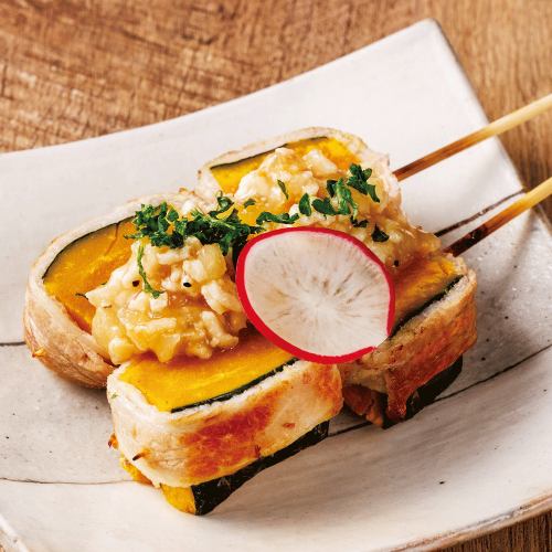 Pumpkin rolls with grated minced chicken