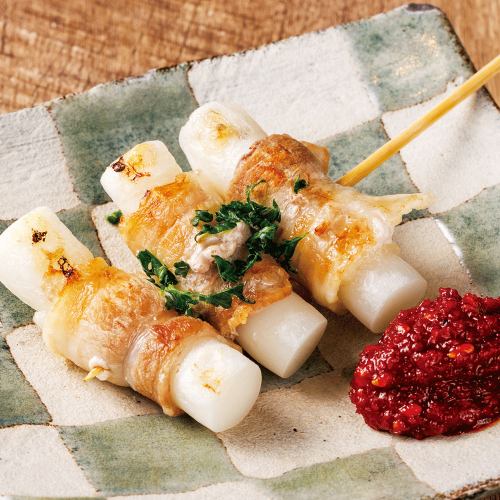 Tteokbokki rolls with gejang sauce