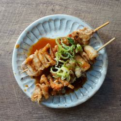 パリパリ鶏皮串 2本