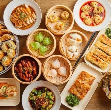 当店の人気ワンタン麺は、本場の味を再現した、絶品の一品です♪