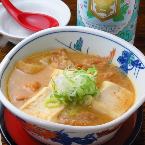 A dish to be proud of.The chewy texture of offal goes well with the light miso-flavored soup <<Stewed Motsu>>