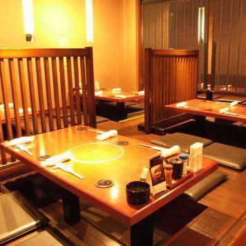 The tatami room is a digging type for all seats.You can stretch your legs and use it comfortably ♪
