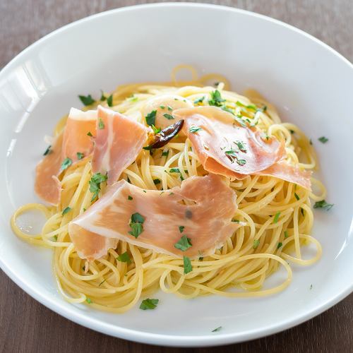 Spaghetti Peperoncino ~with prosciutto~