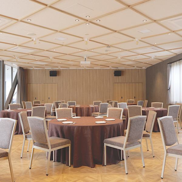 The banquet hall "Green Hall" can accommodate up to 100 people.It can be used for a wide range of occasions, from class reunions, after-parties to business dinners.Please use it as a rental space for holding events and seminars (reservation required).