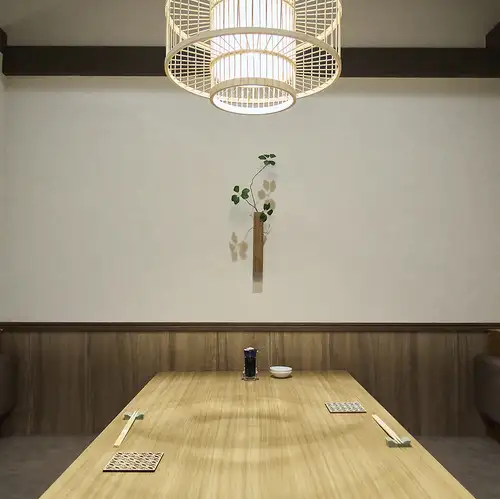 <p>贅沢な時間をご提供する和食ビュッフェダイニングとして、モダンで品のあるお席をご用意しております。【丸花心斎橋 /心斎橋グルメ /心斎橋居酒屋 /大阪グルメ /難波グルメ /和食居酒屋 /大人の居酒屋 /宴会居酒屋 /飲み会心斎橋 /ディナー大阪 /仕事帰りごはん /個室居酒屋 /日本酒好き /接待グルメ /グルメ好き】</p>
