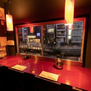 The counter private room with a view of the night view is for a date ...