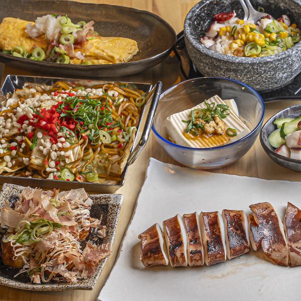 【豊富な一品料理！】たこ焼きの他にもお酒と相性抜群の一品料理を豊富にご用意。ハイボールで乾杯♪