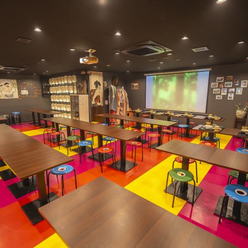 レトロ感ある店内！料理や酒と共にお楽しみください♪