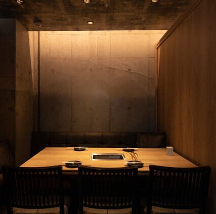 店内は落ち着いた雰囲気★座席によって違った雰囲気を楽しめます。カップルからファミリー、会社の宴会や仲間との一杯など様々な利用シーンで使えます！もちろん貸切も可能です！