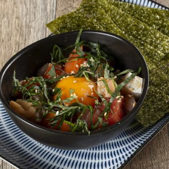 Seafood wrapped in seaweed and yukhoe