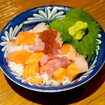 Mini seafood bowl with salmon roe