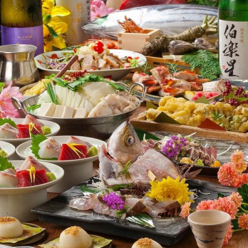 【飲み放題付きコース/4,000円(税込)より】名物盛りだくさん&ゆったりくつろげるお席を完備