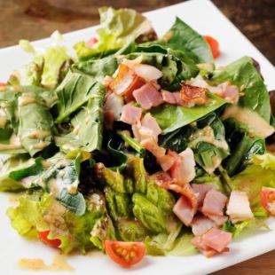 Spinach and bacon salad