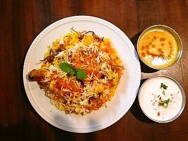 每日12种午餐更换的印度咖喱自助餐！