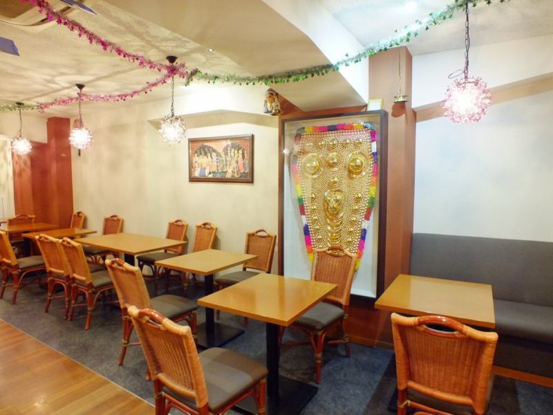 It's a multinational customer base with many beautiful girls ☆ Of course it is a big welcome even by a large number of people, even for a single person !! We serve authentic Indian cuisine in a hideout restaurant !! We are waiting for you!