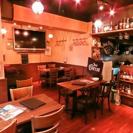 Located on Orion Street, just a 5-minute walk from Tobu Utsunomiya Station! Private booking available for 20 people or more (number of people can be discussed).Maximum seating for 18 on the terrace and 20 inside.[Large groups] Perfect for any party scene, such as company parties, weddings, wedding after-parties, 3rd parties, welcome and farewell parties, etc. You can also watch soccer and other sports.♪♪ [Fully equipped with large monitors and DVD equipment] [Utsunomiya]
