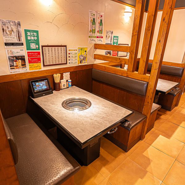 [All seats are private and semi-private] There are semi-private table seats on both the 1st and 2nd floors, so you can relax and enjoy your meal without worrying about your surroundings.It can be used for a variety of occasions, such as drinking parties with friends, girls' parties, and company banquets.