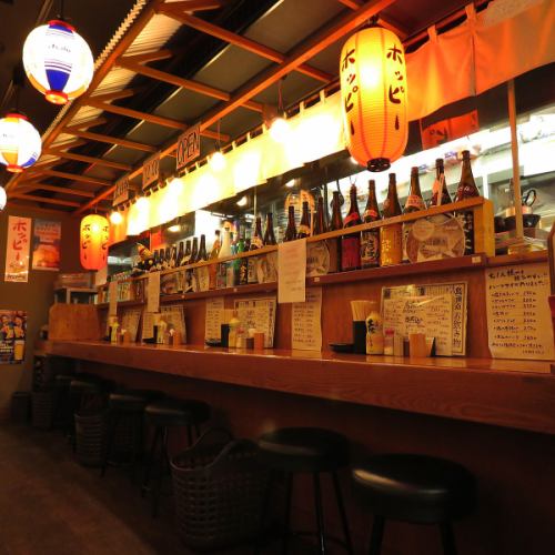 There are 6 counters in the store, which has a Showa Retro atmosphere.It's perfect for a little drink, a person, or a date where you can hold your shoulders together.Enjoy selected yakitori and carefully selected shochu.