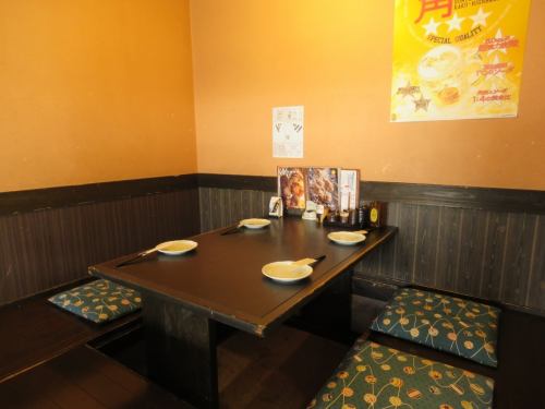 There are also tatami mats, table seats, semi-private rooms, and counters.