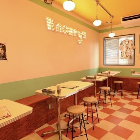 【特別な人とのお食事◎】4名用のベンチシート席。ゆったりとしたお席で、おいしい料理と楽しい会話を楽しんでいただけます。