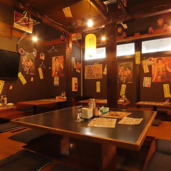 初めての方でも馴染める不思議な安心感とアットホームな空間に包まれています◎壁に貼られたお品書きを眺めながら、次は何を頼もうか選ぶ時間も楽しみの一つ♪足を伸ばしてゆったりとお寛ぎいただける、広々とした小上がりの掘りごたつで美味しい料理とスタッフの笑顔に癒やされながら至福のひとときを。