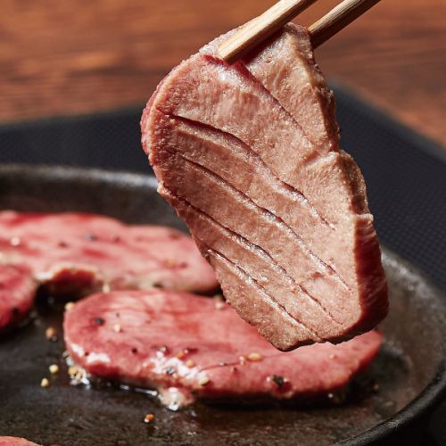 【新鮮で厳選した国産牛の“鉄板料理”】焼肉も楽しめるのが人気の秘訣！もつ鍋と一緒に満足間違いなし♪