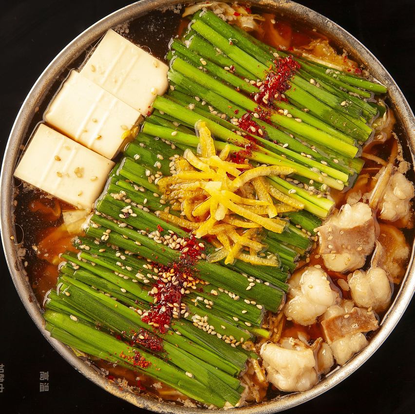 博多もつ鍋はもちろん、絶品鶏・豚料理も充実！もつが苦手な方や暑い時期の宴会にも。