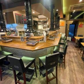 カウンター席（1～2名様×5席）。おひとり様からカップルに◎