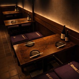 【各種ご宴会に対応◎最大10名様までOK♪】歓送迎会・会社宴会・気の合う仲間との集まりなど、幅広いシーンにご利用いただけます！テーブルを囲んで味わう朝締め焼鳥は会話もお酒もすすむ絶品♪居心地の良さにこだわった空間で、楽しいひとときをお過ごしください。