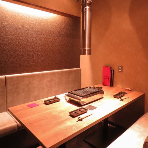 少人数でご利用いただける完全個室席。ご家族でのお食事や接待・慶事などにお勧めです♪