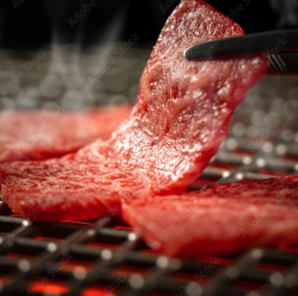 享用精选瘦肉和排骨,以及A5等级的黑毛和牛……【绫套餐】共11道菜,5,500日元