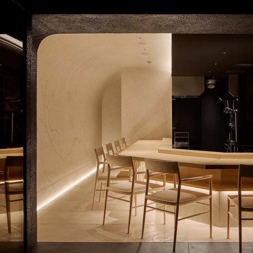 非日常を味わう大人たちの隠れ家。コースは25000円(税込)～