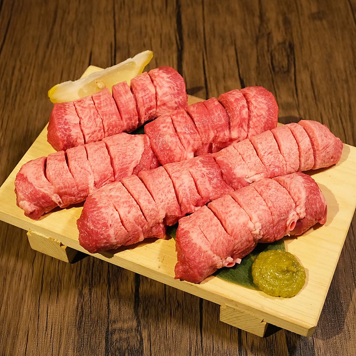 大満足間違いなし！ジューシー柔らか厚切り「生」牛タン
