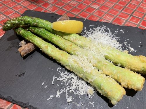 [Seasonal menu] Thick asparagus fritters with Parmesan cheese
