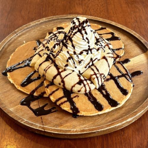 Hearty chocolate banana pancakes