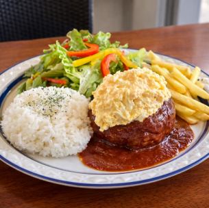 国産和牛の手ごねハンバーグとたっぷり卵フィリング