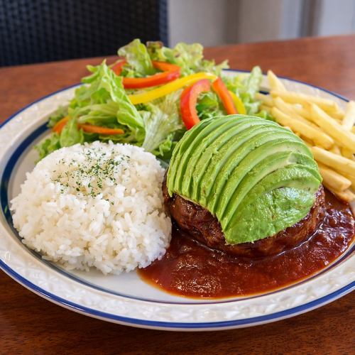 国産牛肉の手ごねハンバーグ アボカド乗せ