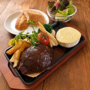 丸ごとカマンベールフォンデュとハンバーグステーキ