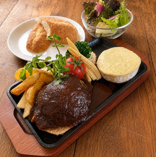 丸ごとチーズフォンデュと国産牛肉の手ごねハンバーグ