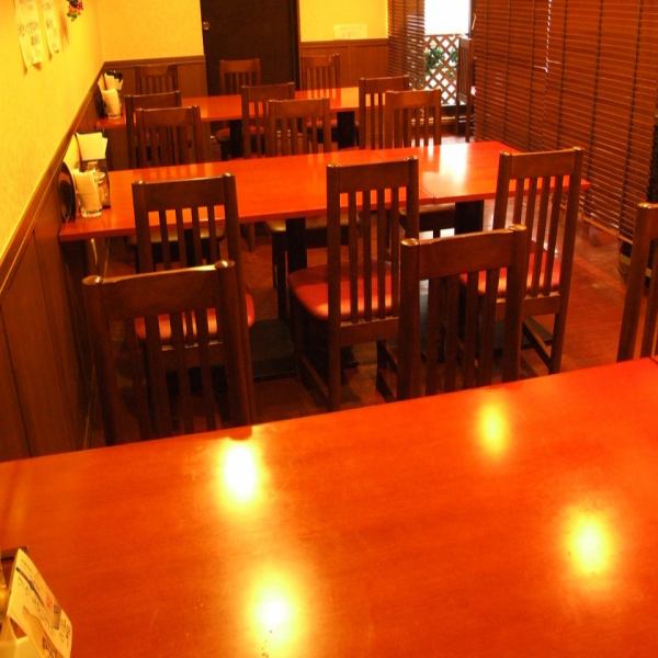 There is a partition at the back of the store, which can hold up to 20 people.Recommended for various banquets!