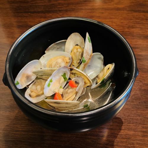 Steamed white clams