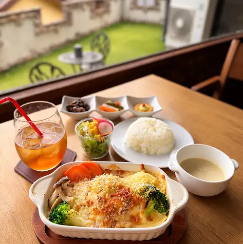 ポルッチーニ香るきのことベーコンのハンバーググラタン