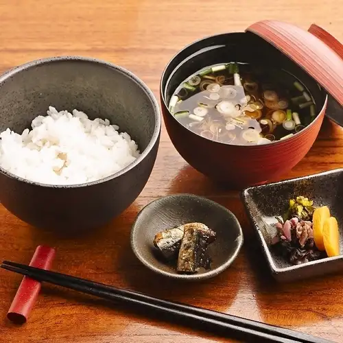 ■白飯と赤出汁