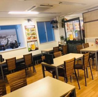 我们提供宽敞的座位，您可以在轻松的氛围中享用餐点。带孩子的顾客也可以放心使用餐厅，这里是与妈妈朋友共进午餐或女孩们晚上外出的理想场所。请在宽敞舒适的空间内度过愉快的时光。
