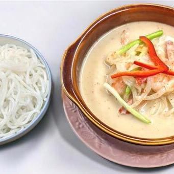 Coconut milk and shrimp stew (with noodles)