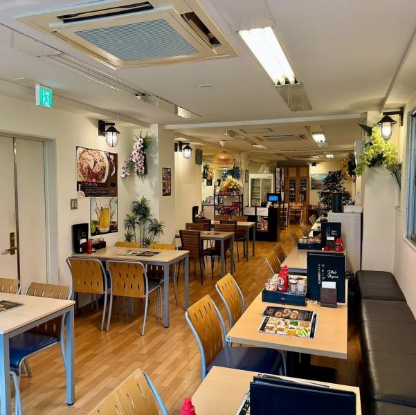 最大25名までのご宴会も◎貸切も可能な広々とした空間をご用意。気軽な平日ランチやサク飲みはもちろん、二次会や歓送迎会などの大人数での宴会にも最適です。明るく開放的な雰囲気で、シーンに合わせてご利用できますので、楽しいひとときを。席は広く、ゆったりとしたレイアウトのため友人やファミリーでの食事に最適★