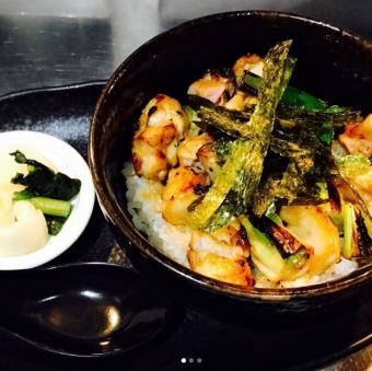 いろ鶏丼(生玉子付き)