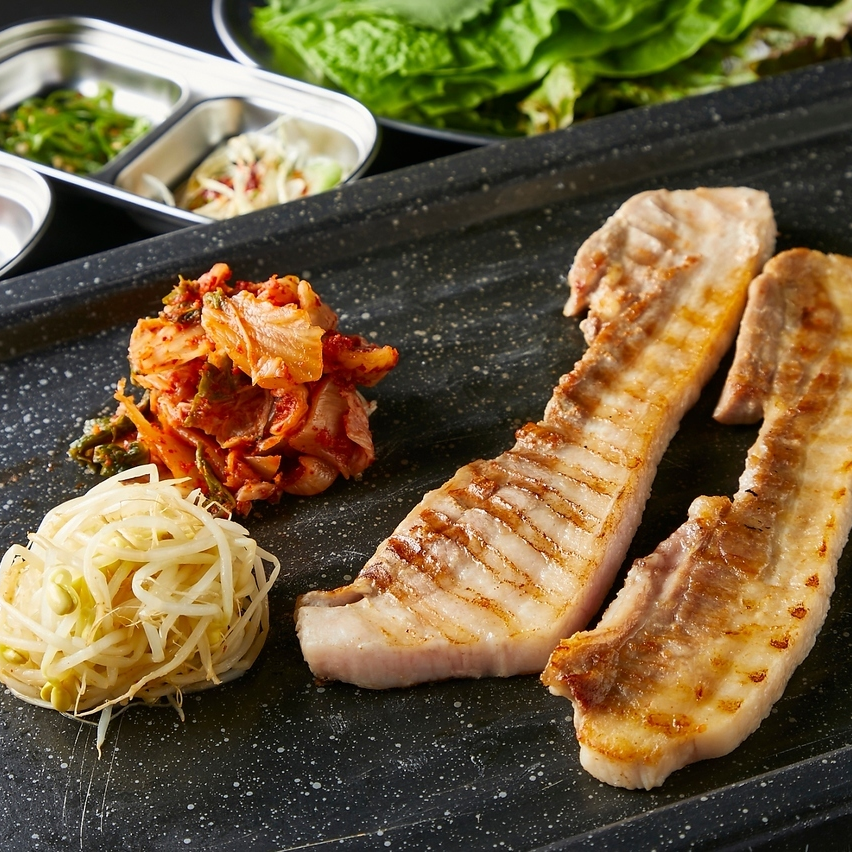 サムギョプサルやUFOチキンなど♪様々な肉料理ございます♪