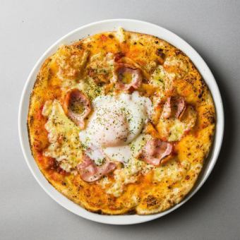 Bismarck pizza with soft-boiled egg and bacon