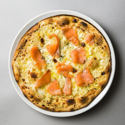 Salmon and Hidaka cream cheese pizza